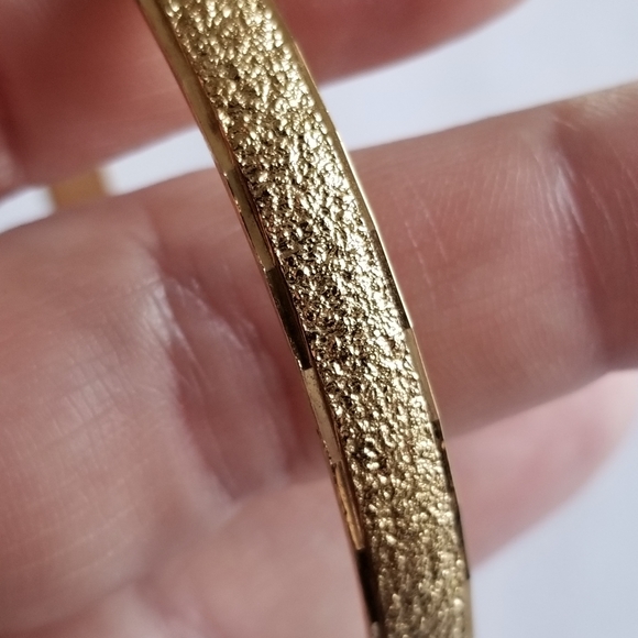 Vintage Monet bracelet gold tone bangle textured beveled - Picture 8 of 9